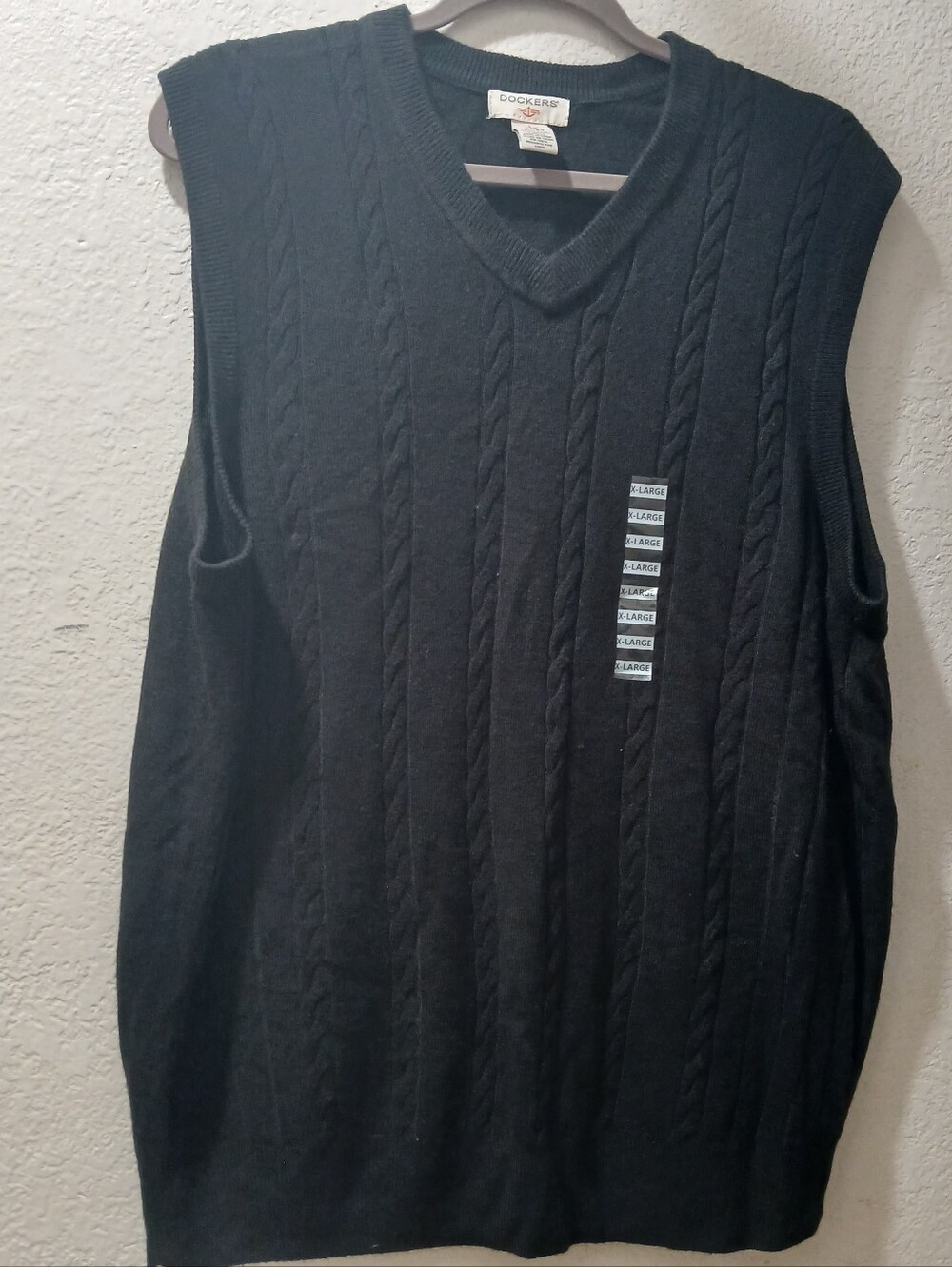 New Dockers size Xl /Xg Black Cable-Knit V-Neck Sweater Vest